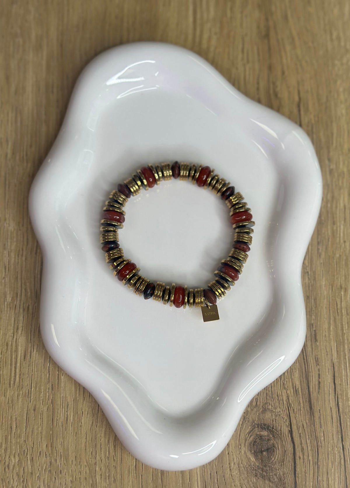 Bracelet perlé ethnique aux tons bordeaux
