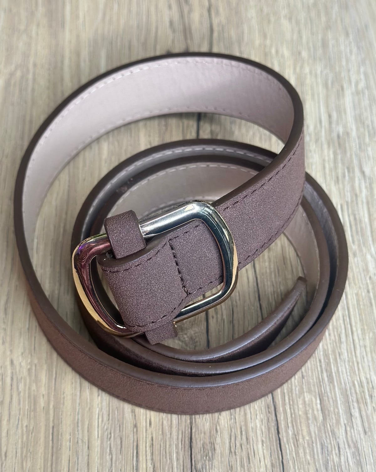 Ceinture taupe à boucle dorée