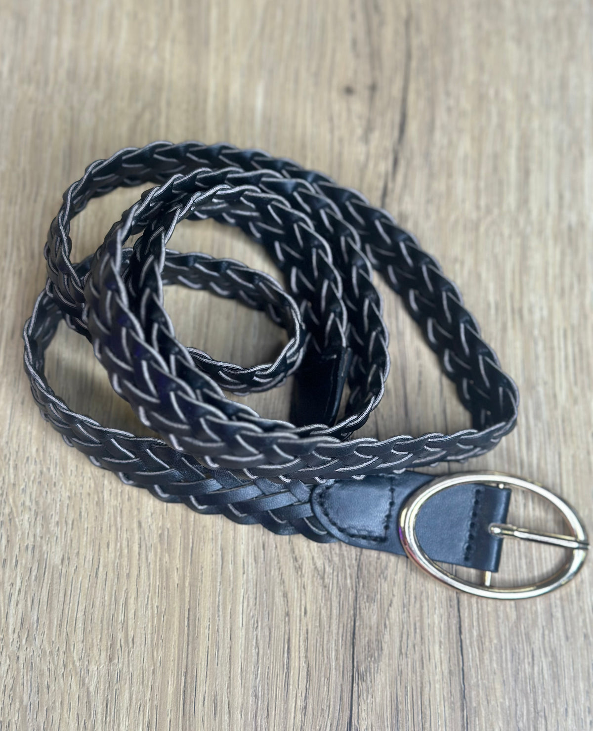 Ceinture tressée noire à boucle dorée