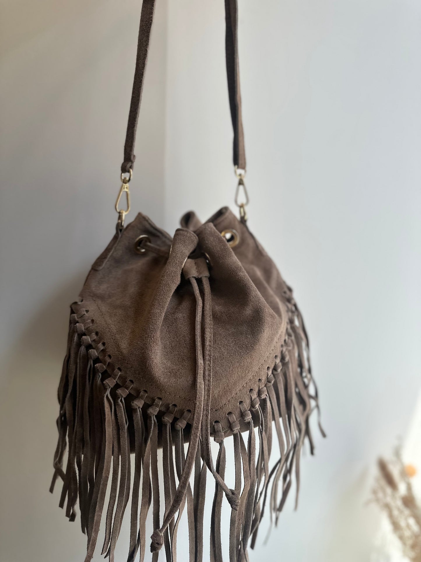 Sac boule à franges suédine taupe - MAYA