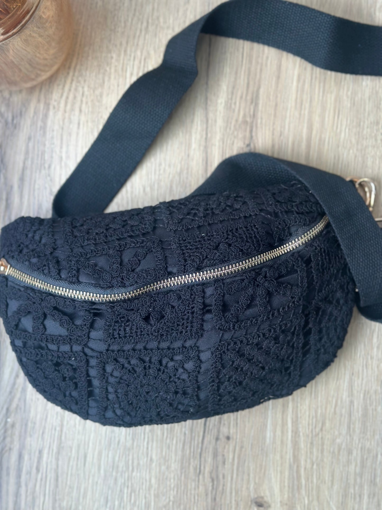 Banane brodée noire