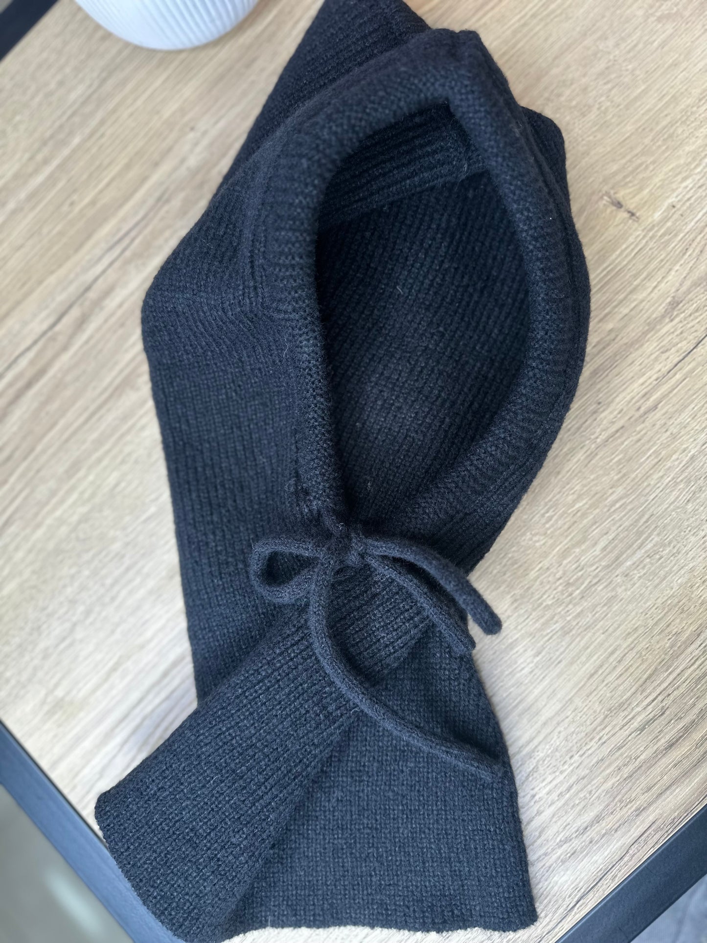 Cagoule en laine - NOIRE