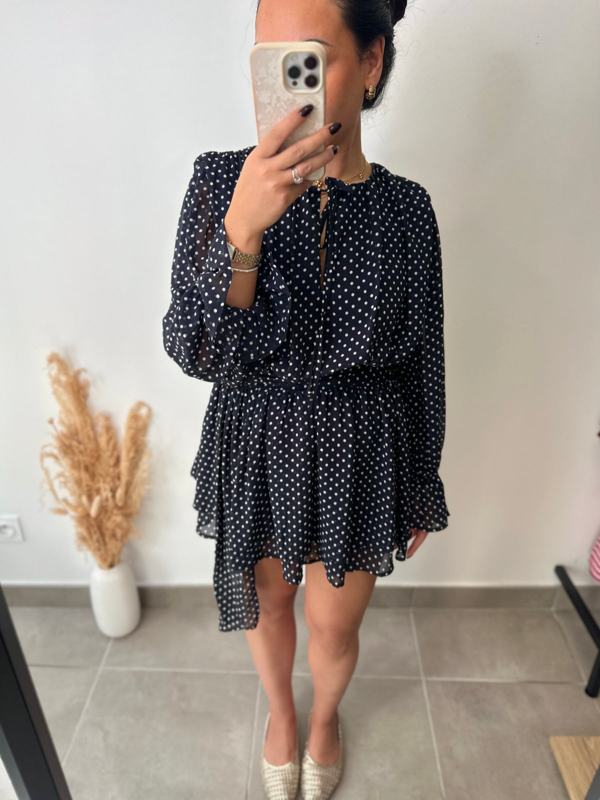 Robe marine à pois et volants