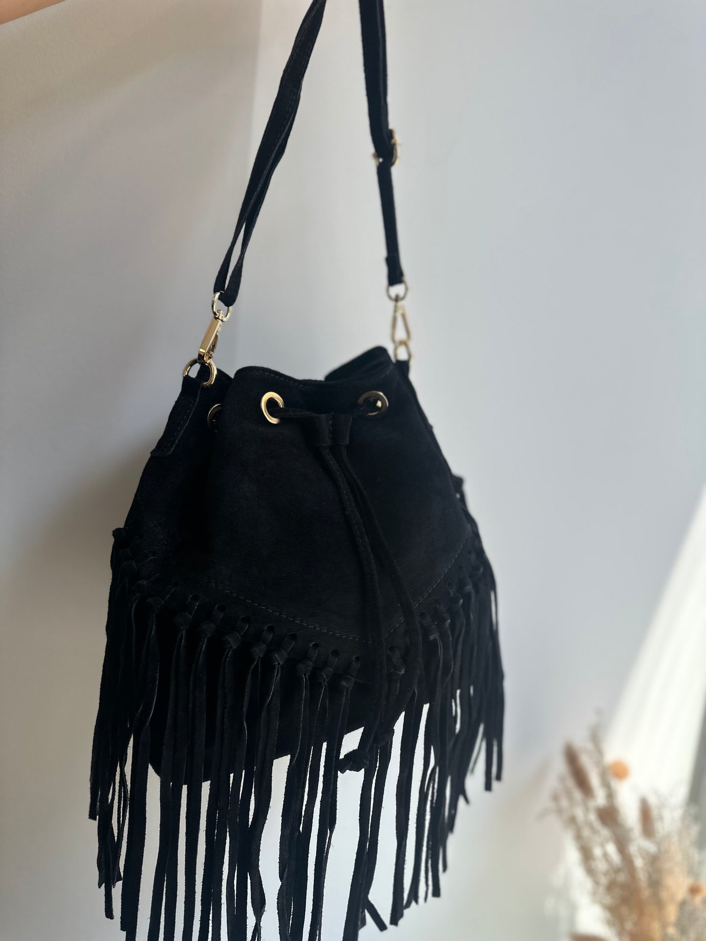 Sac boule à franges suédine noir - LARA