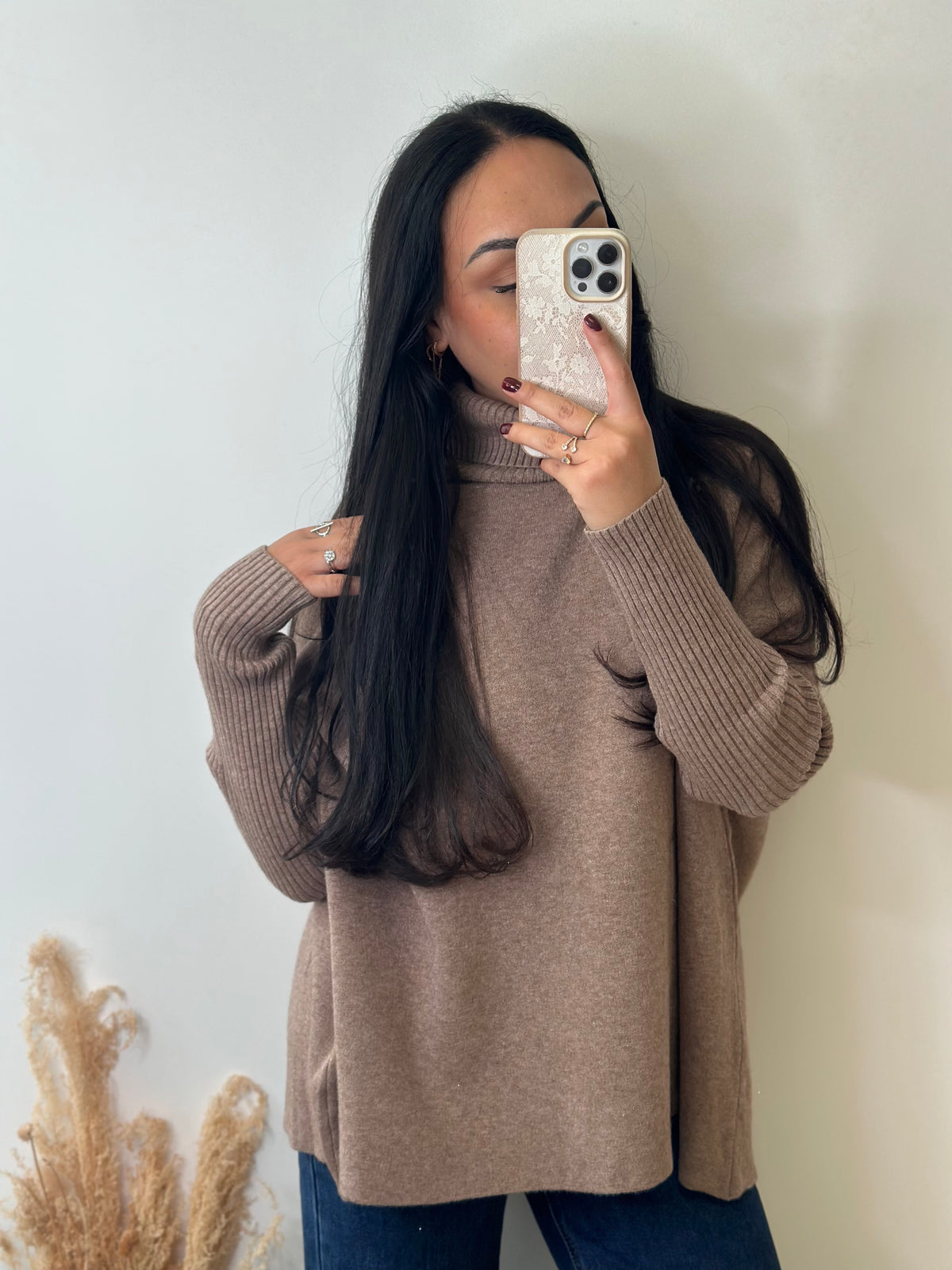 Pull col roulé en viscose mi long couleur taupe manches chauve-souris