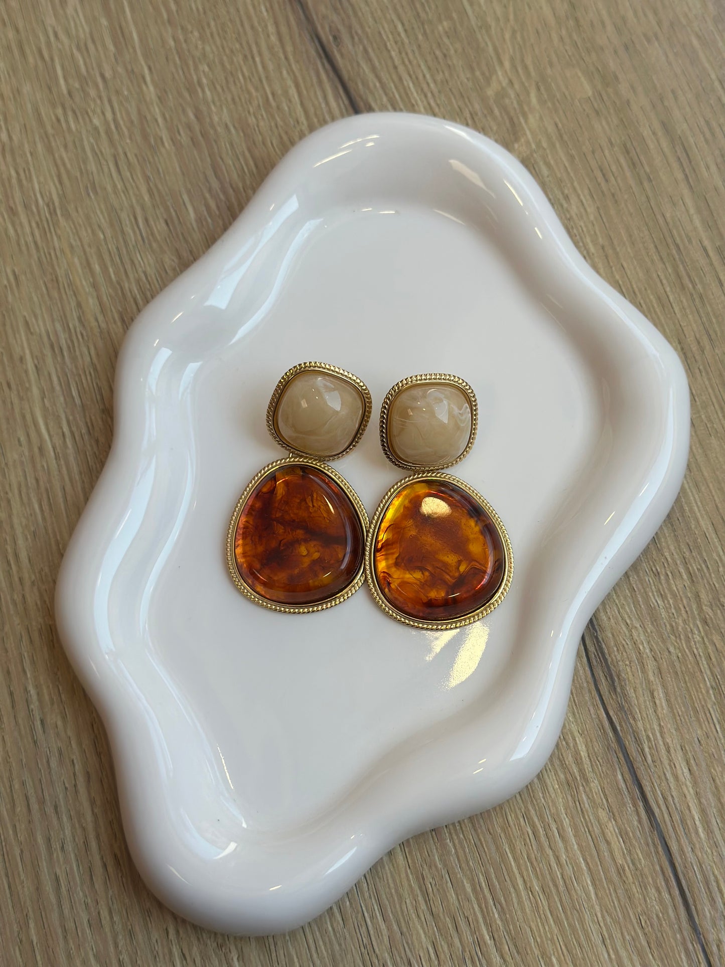 Boucles d’oreilles pendantes à grosses pierres bi couleurs