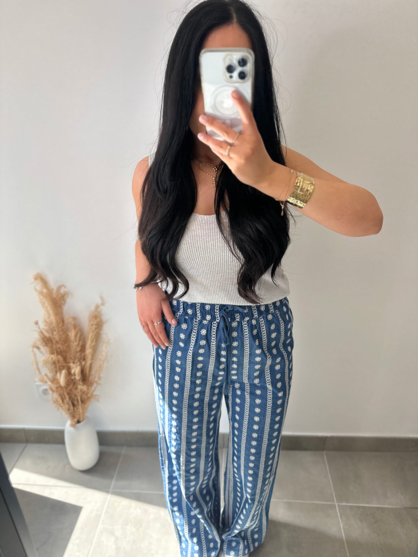 Pantalon élastique bleu à broderies
