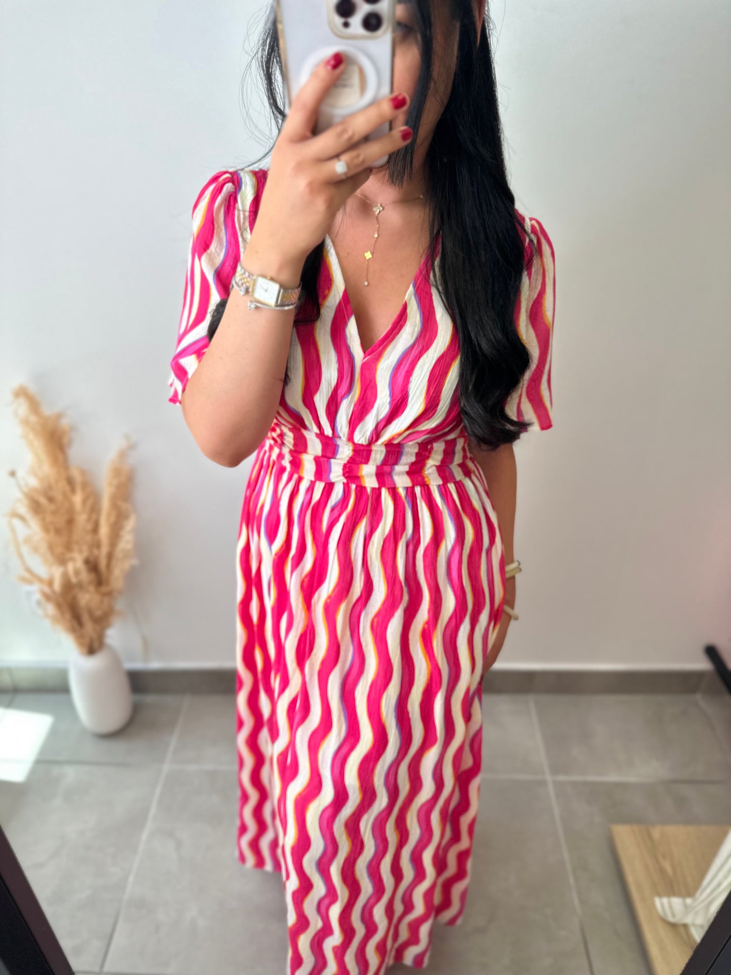 Robe fluide rose fuschia et violette à motifs