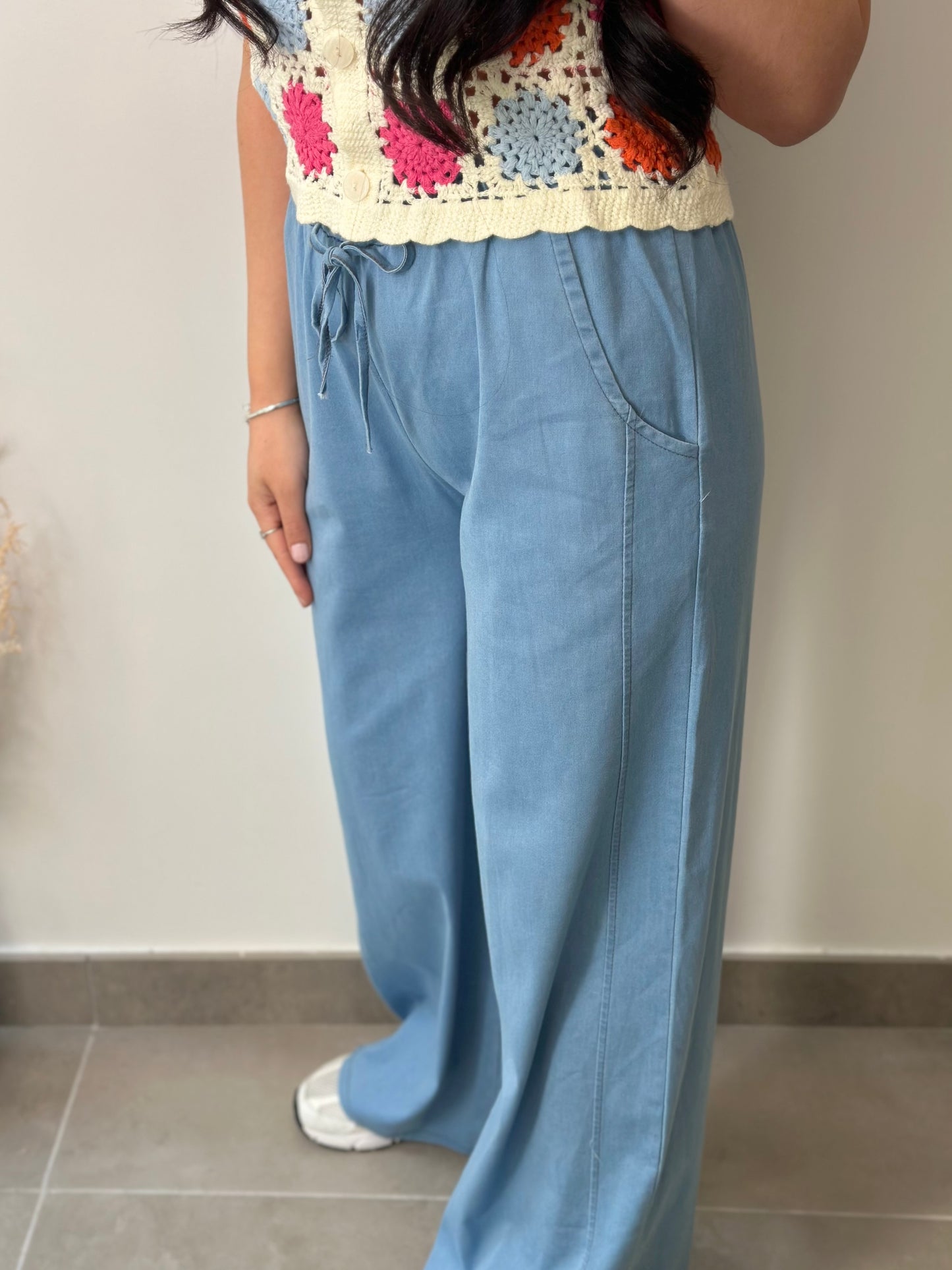 Pantalon style denim clair fluide