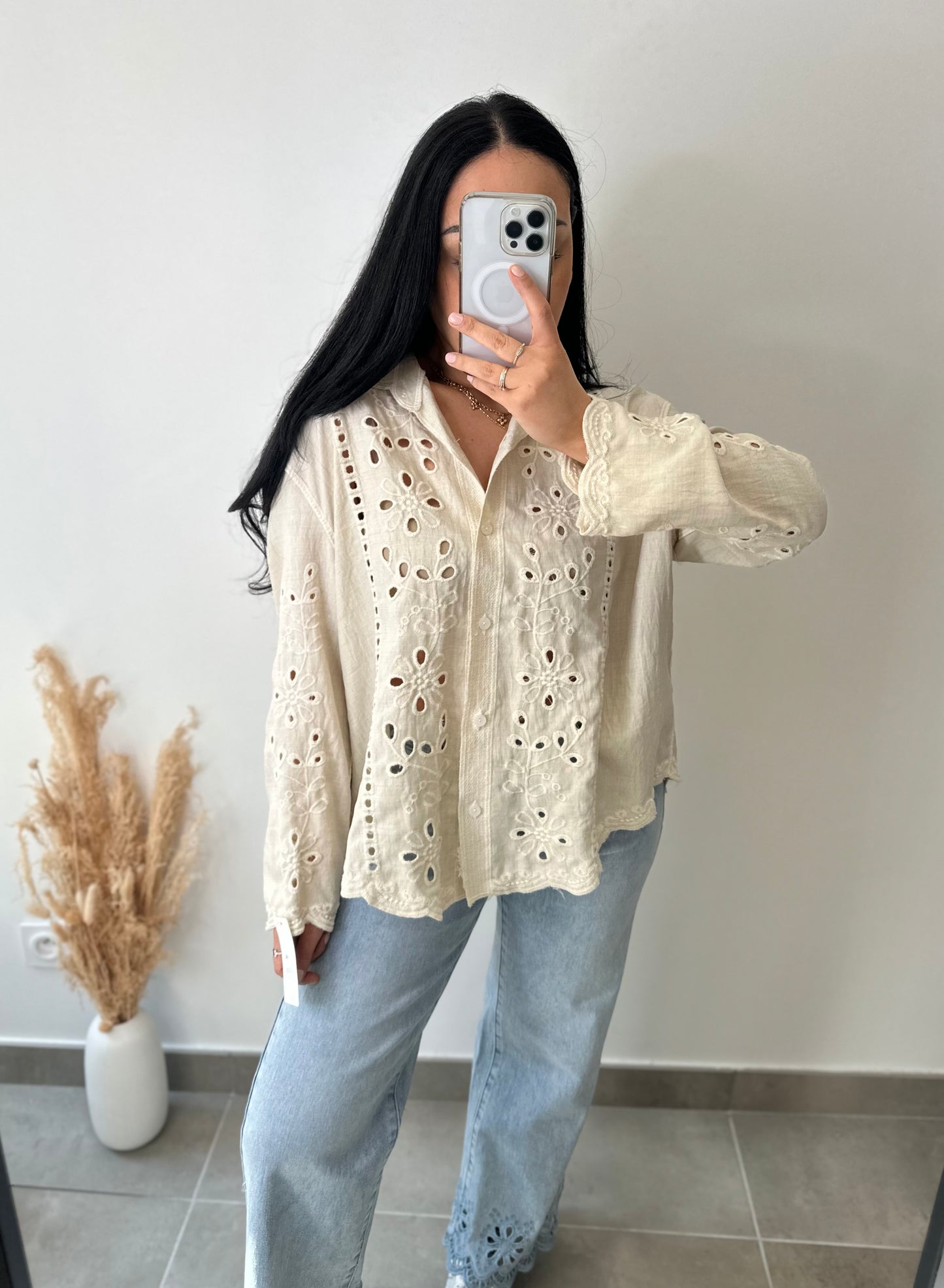 Chemise ajourée en lin et broderies