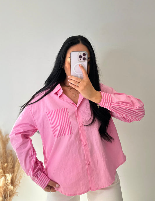 Chemise rose à rayures dans le dos