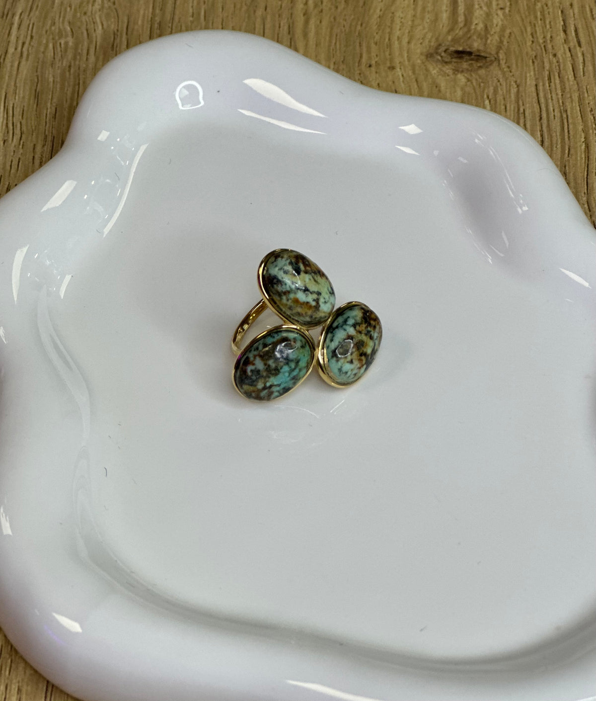 Bague dorée à pierres turquoise