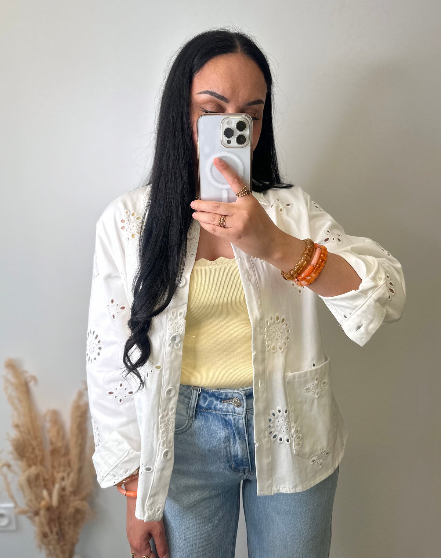 Veste en jean souple blanche à fleurs ajourées