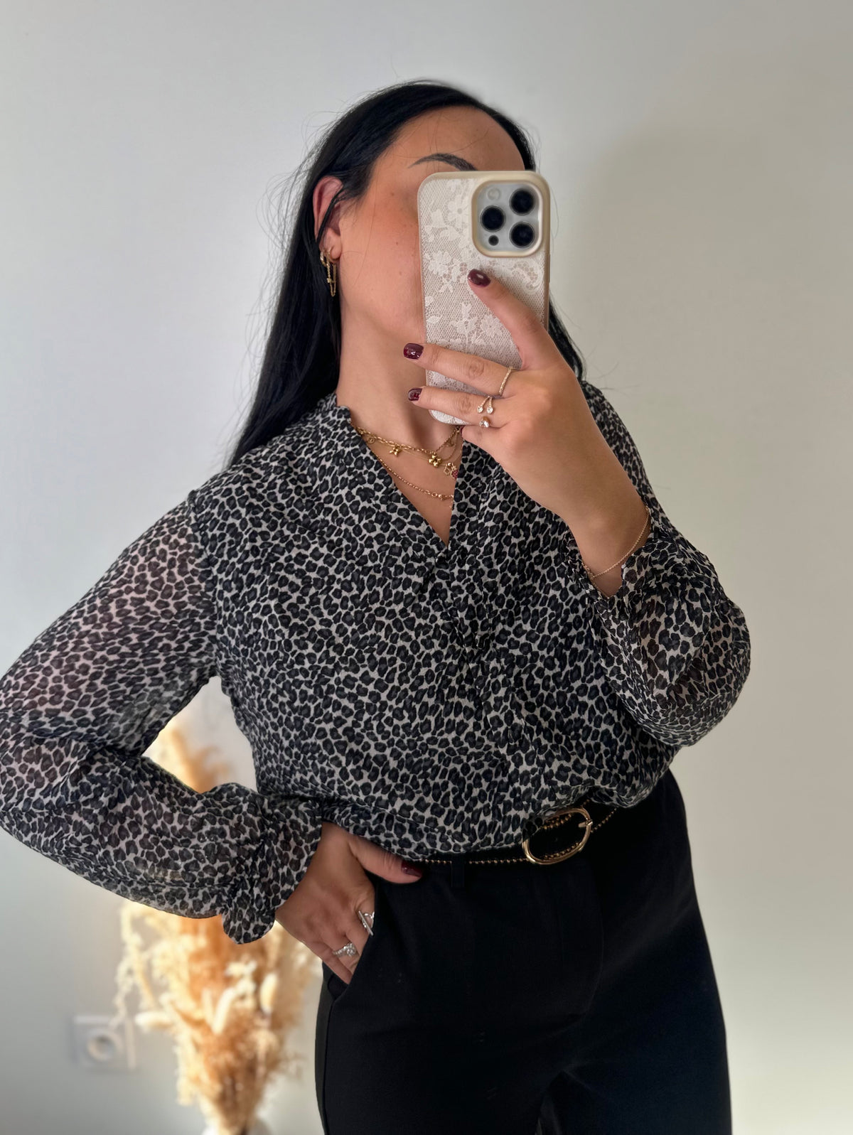 Chemise motifs léopard grise col Mao à détails travaillés