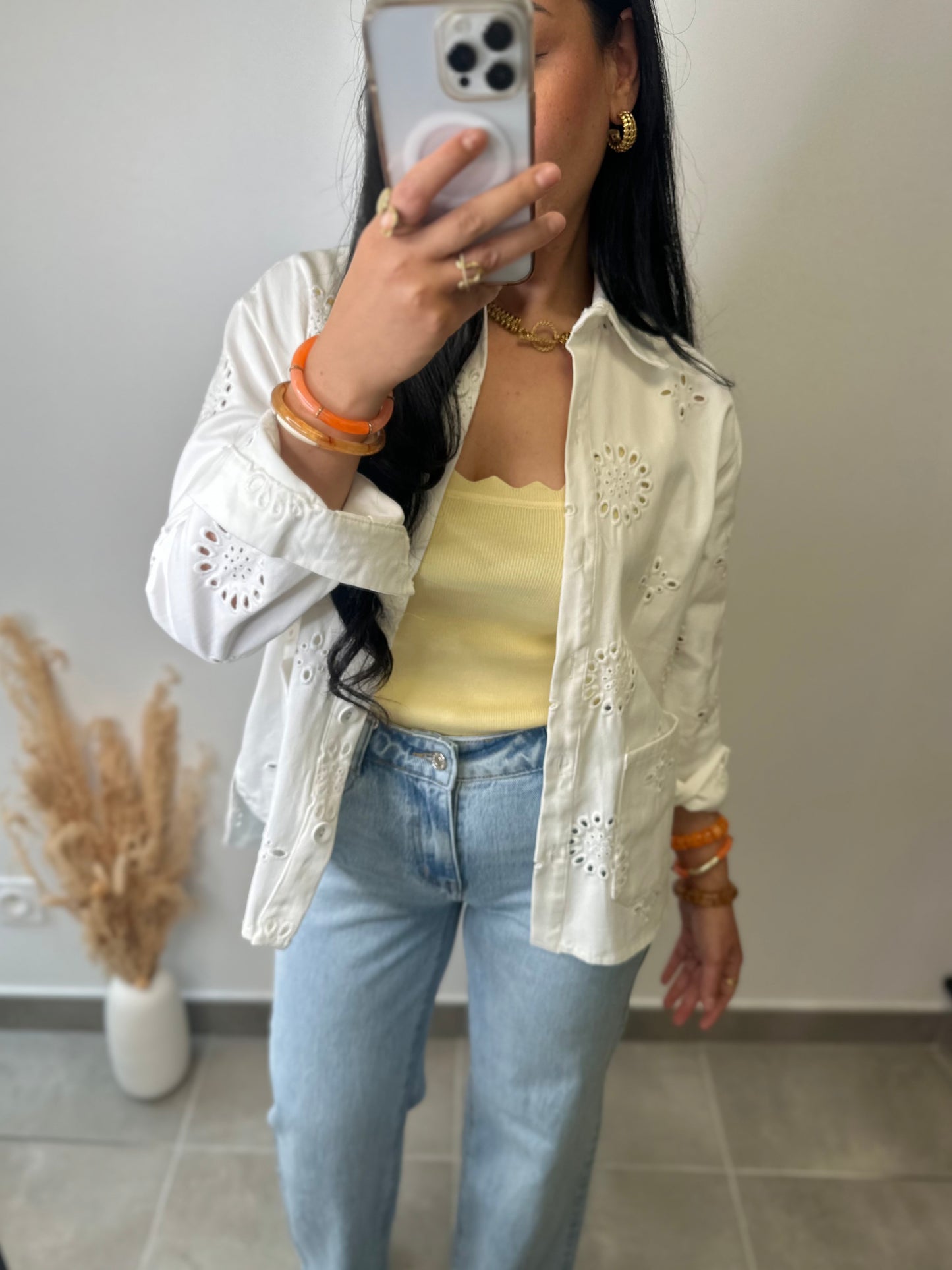 Veste en jean souple blanche à fleurs ajourées