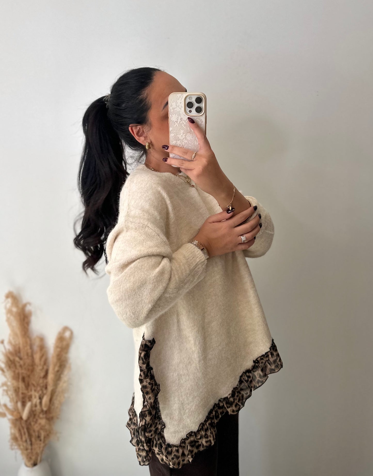 Pull crème à détails léopard asymétrique