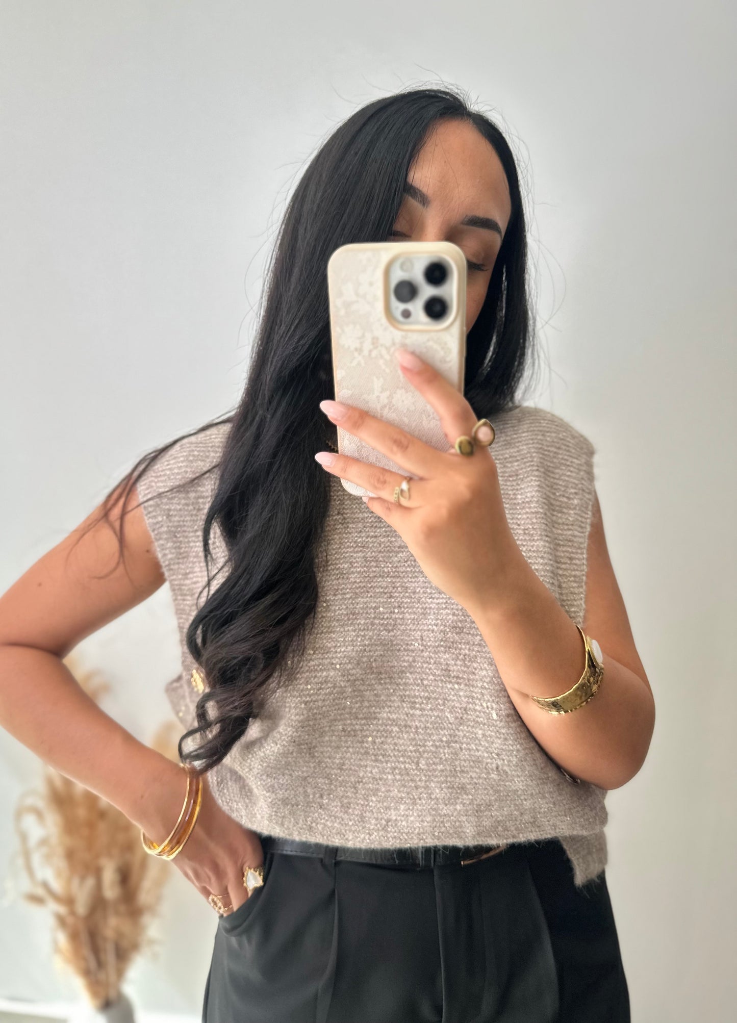 Pull sans manches boutons dorées et sequins