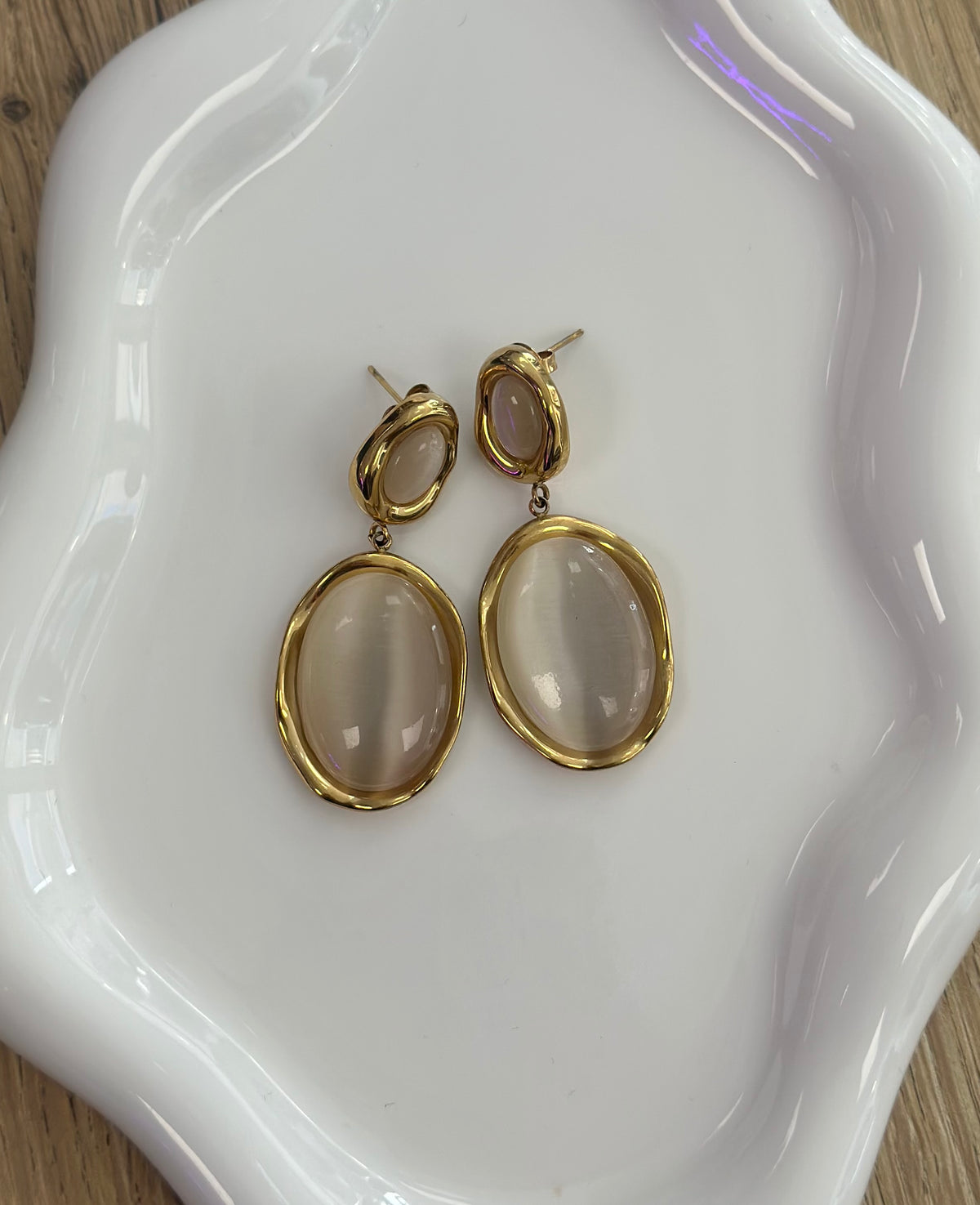 Boucles d'oreilles dorées style vintage à puces ovales