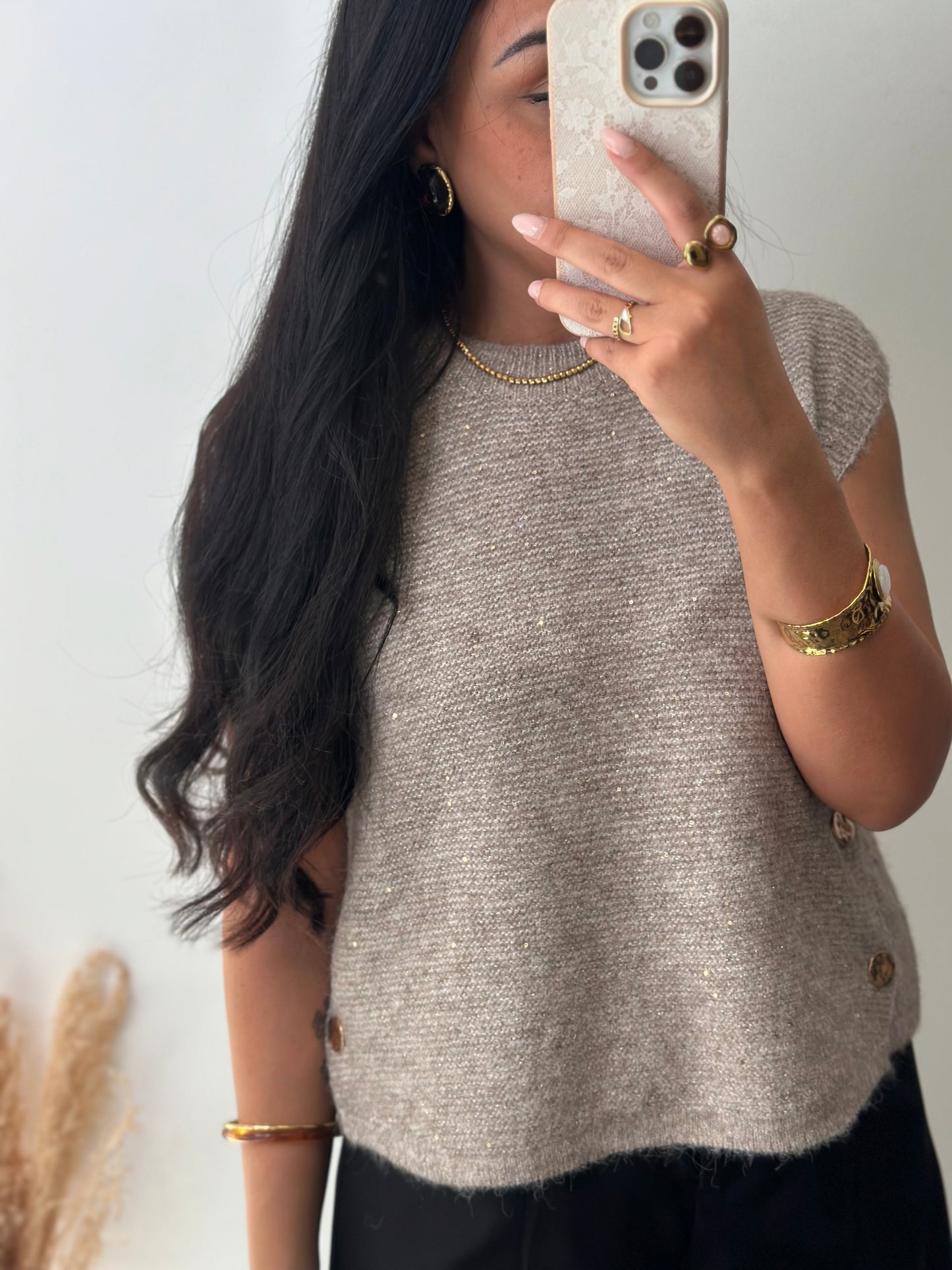 Pull sans manches boutons dorées et sequins