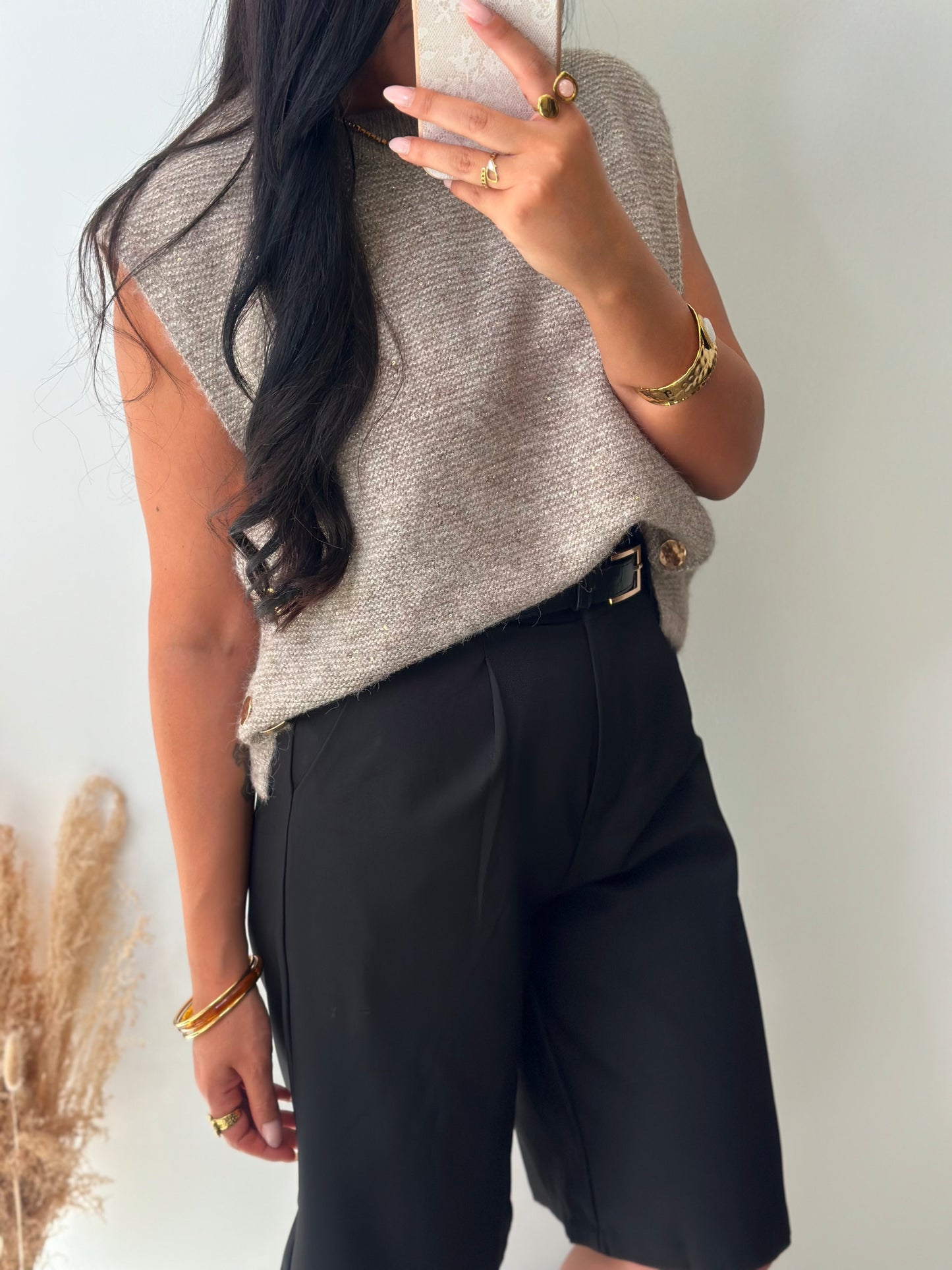Pull sans manches boutons dorées et sequins