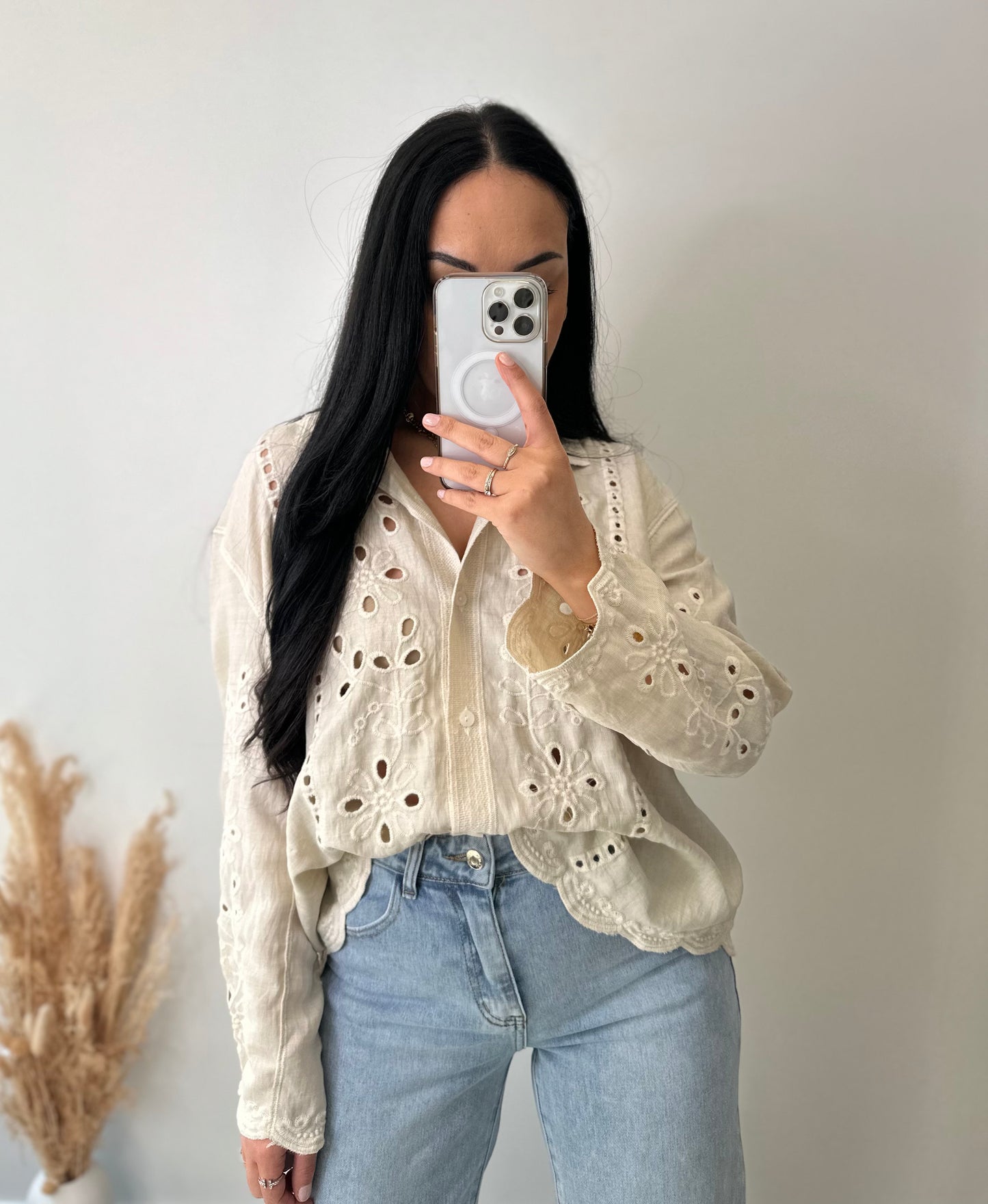 Chemise ajourée en lin et broderies