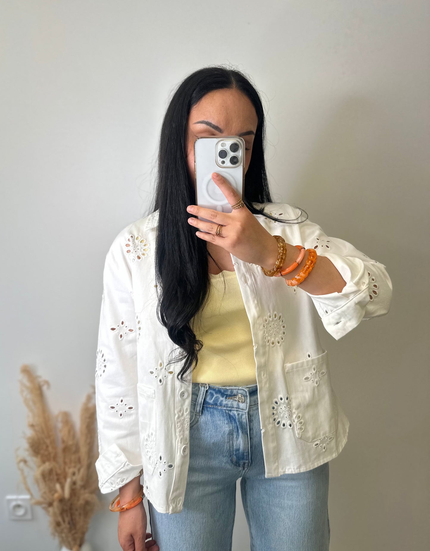 Veste en jean souple blanche à fleurs ajourées