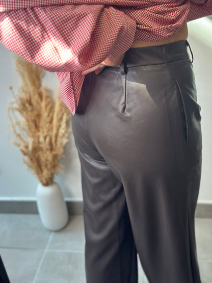 Pantalon taille haute large en simili-cuir chocolat