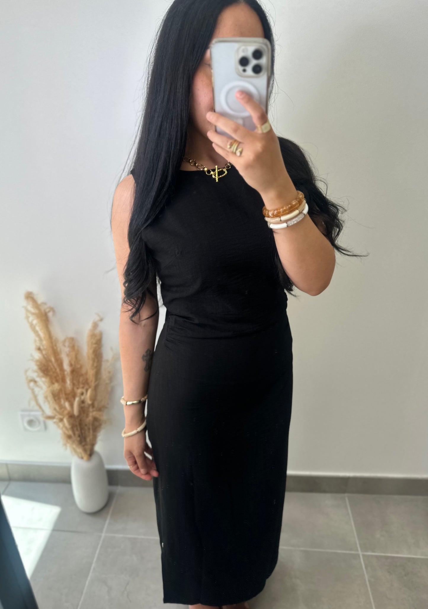 Robe drapée noire en viscose fente arrière