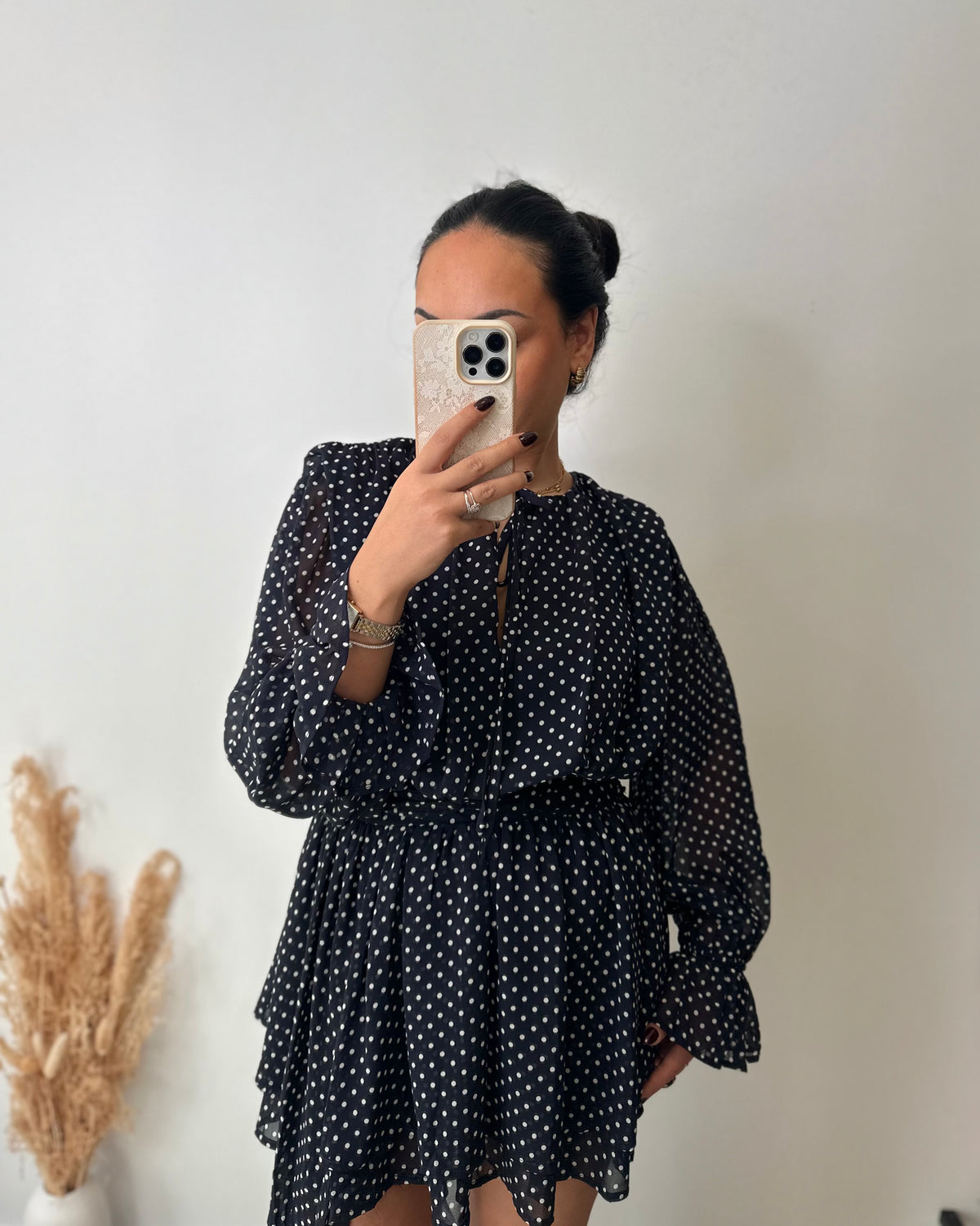 Robe marine à pois et volants