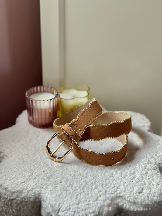 Ceinture en suédine bordure dorée camel