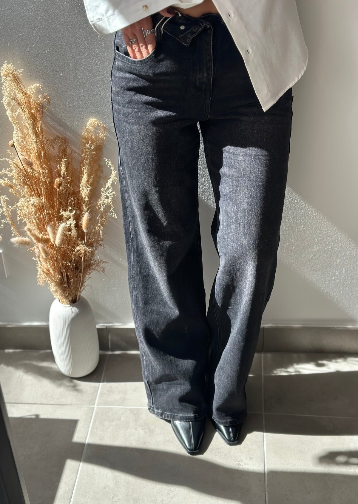Jean noir délavé taille et bouton retroussée coupe WIDE LEG