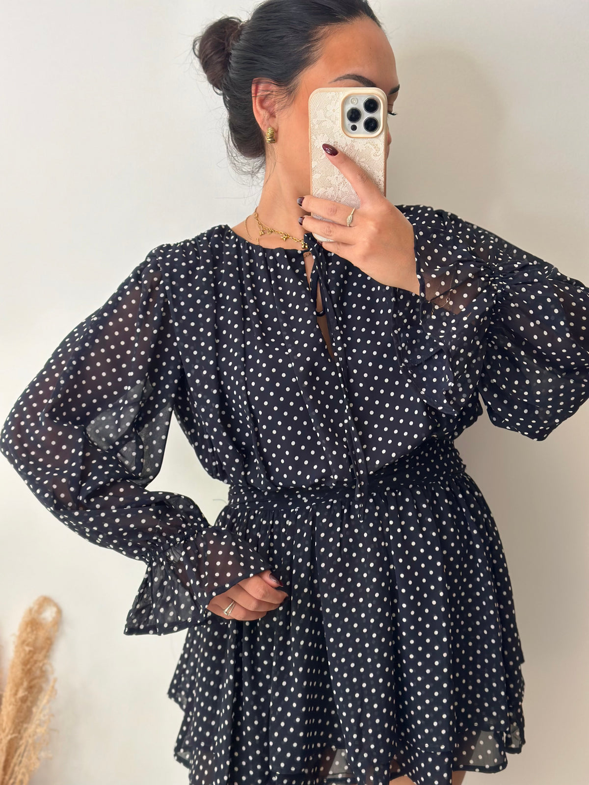 Robe marine à pois et volants