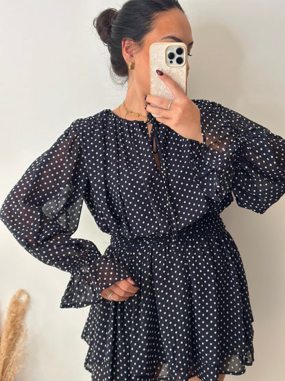 Robe marine à pois et volants