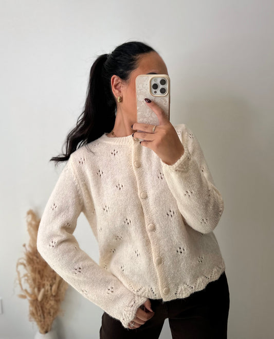 Gilet crème à détails ajourés doux