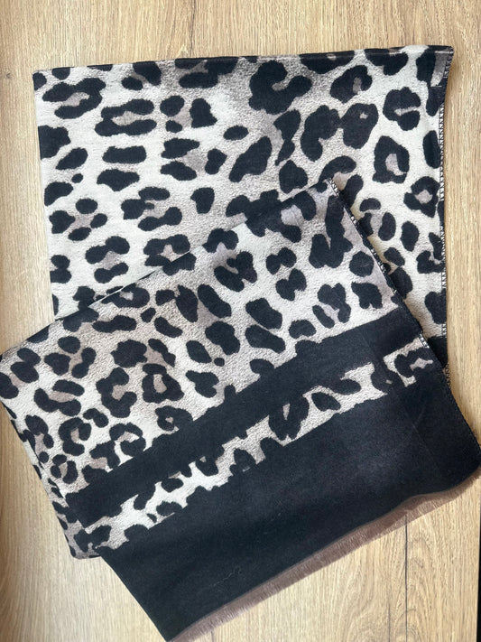 Écharpe léopard à liserais noir