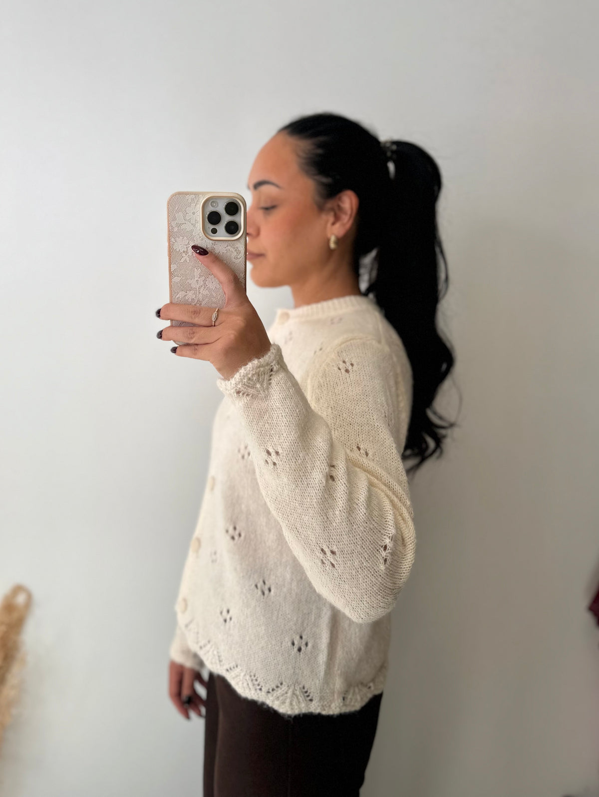 Gilet crème à détails ajourés doux