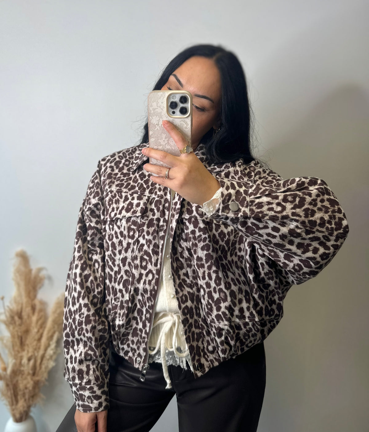 Veste courte oversize à imprimé léopard marron et beige