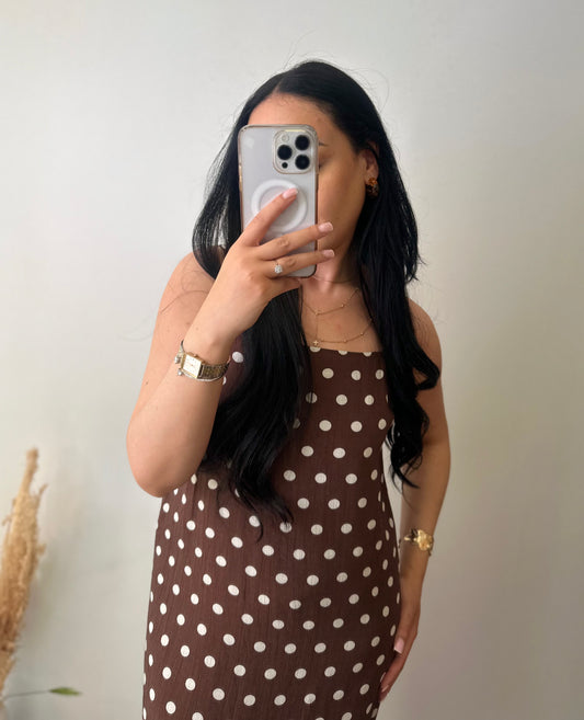 Robe droite motifs pois à bretelles et détails