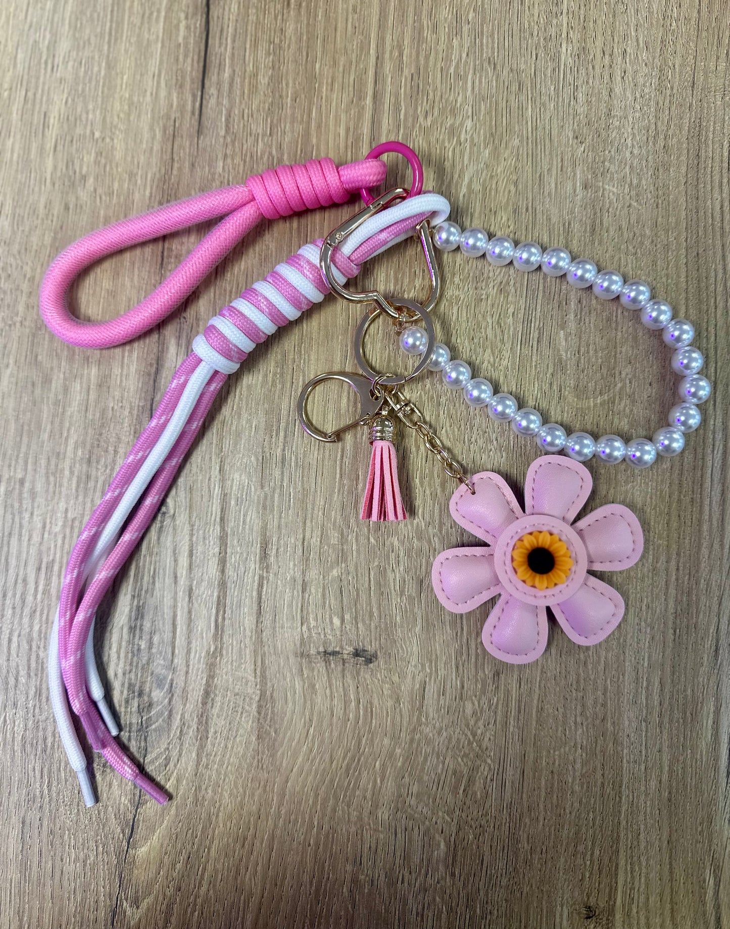 Grigri de sac, porte clé fleur avec perles