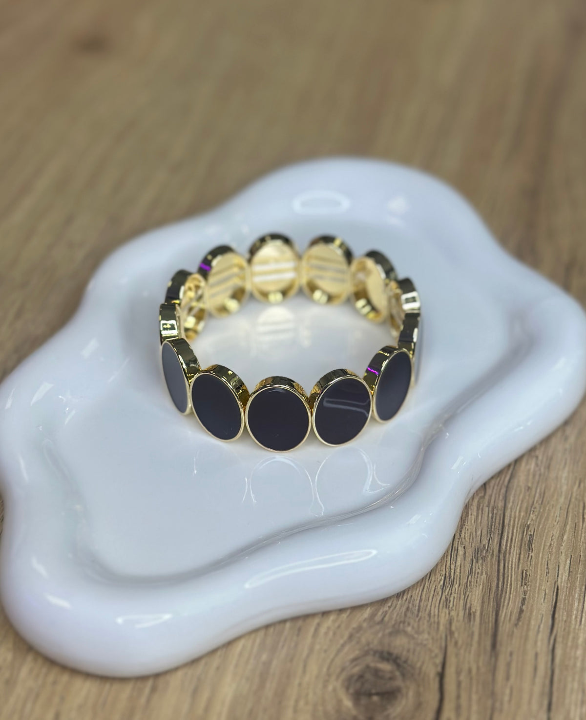 Bracelet rigide à cabochons noirs