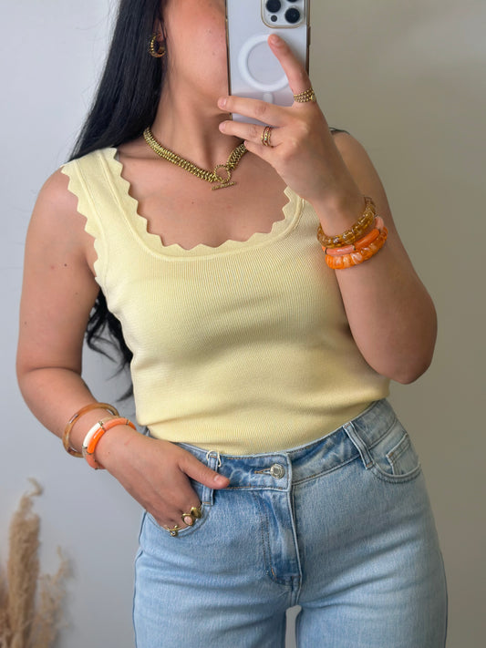 Top col carré en viscose jaune à détail