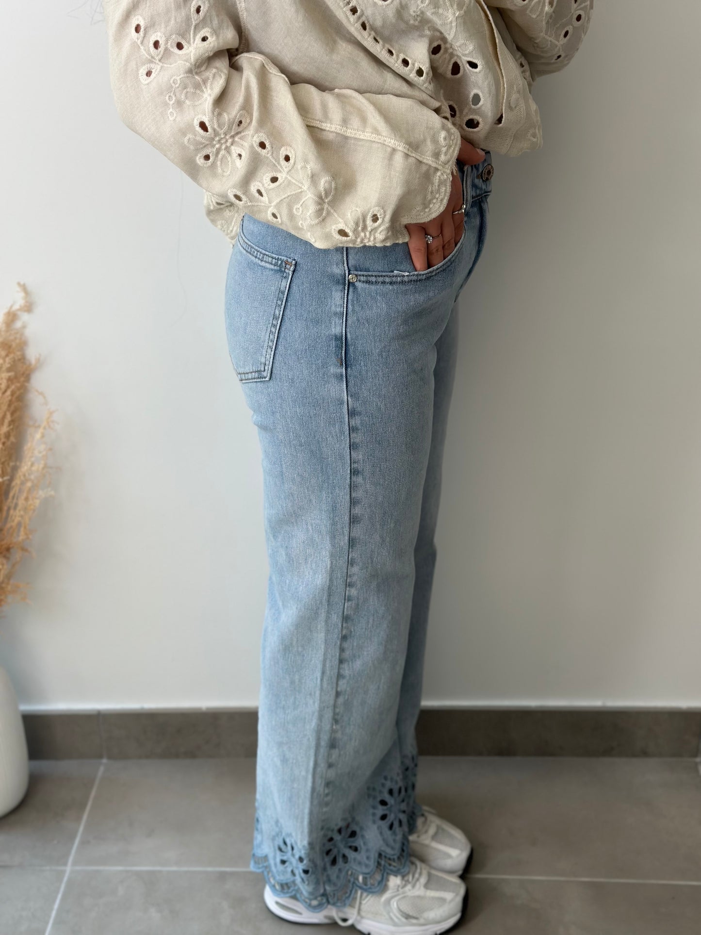 Jean clair ajouré sur le bas
