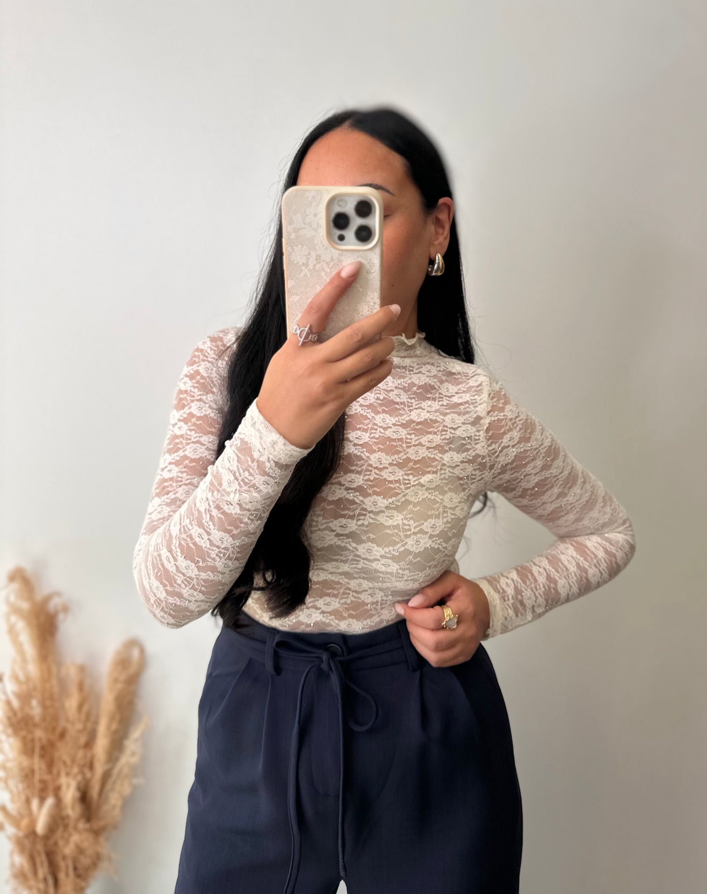 Pantalon fluide bleu marine à détails
