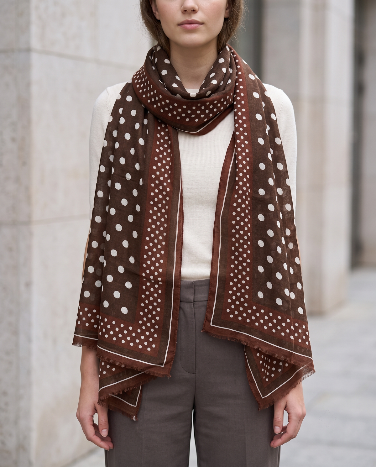 Foulard motifs pois