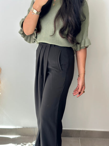 Pantalon noir fluide portefeuille à détails et plis