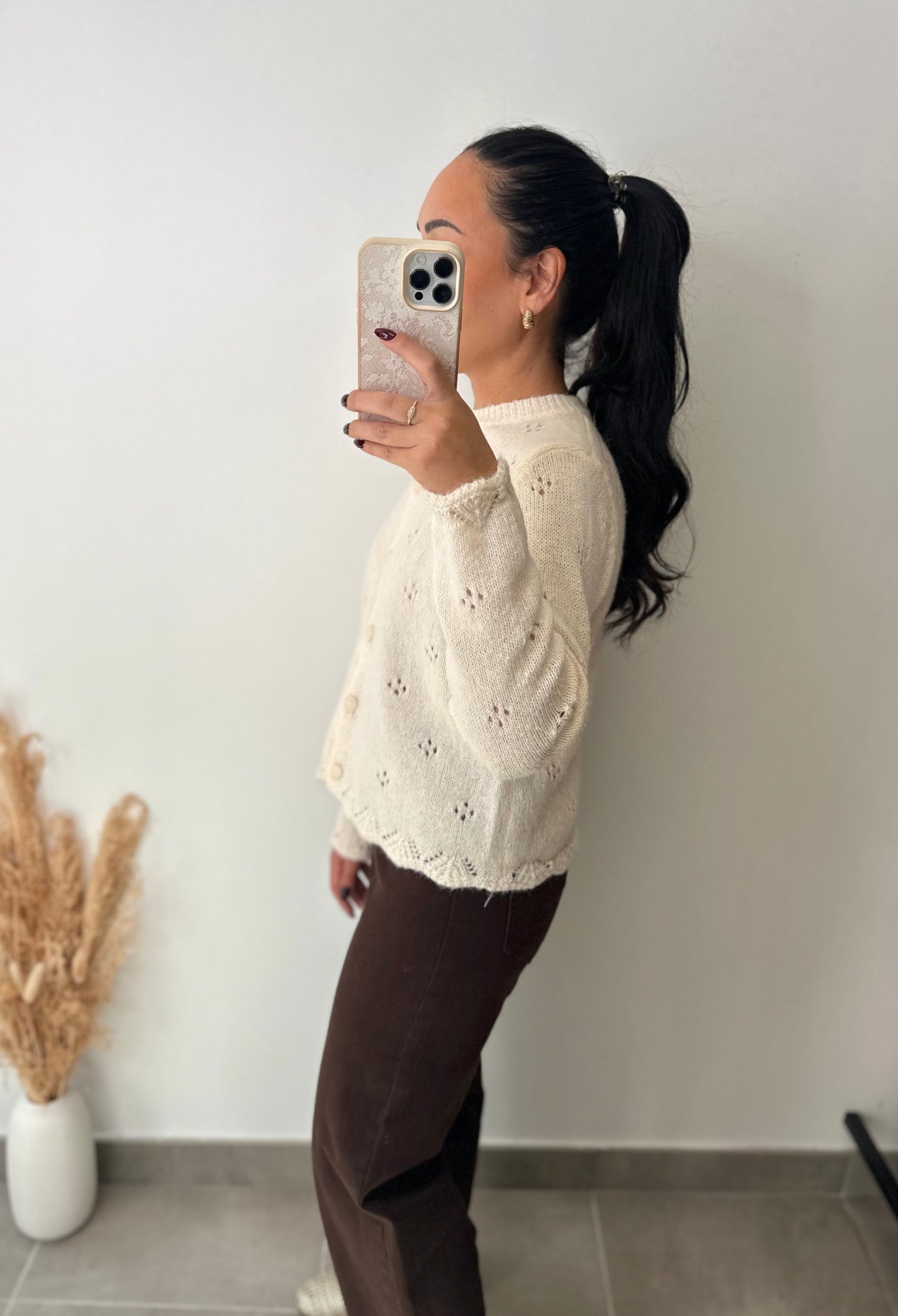 Gilet crème à détails ajourés doux