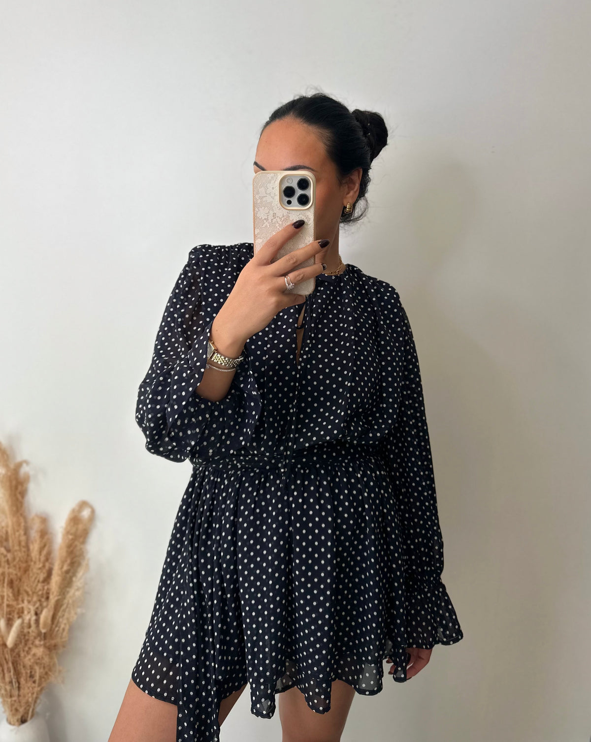 Robe marine à pois et volants