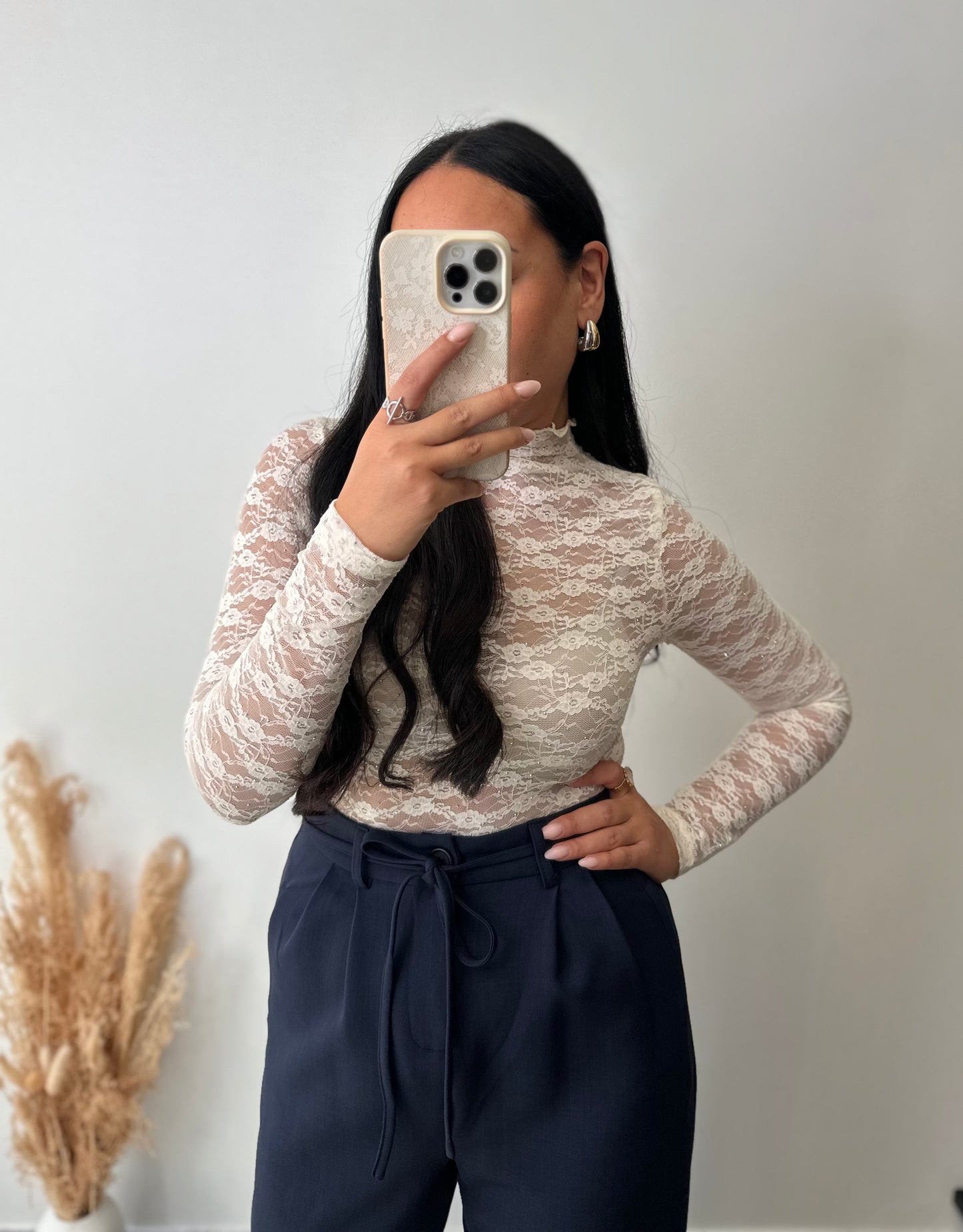 Pantalon fluide bleu marine à détails
