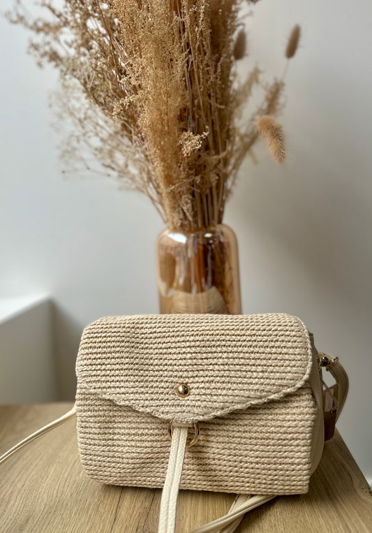 Petit sac en osier détails dorés