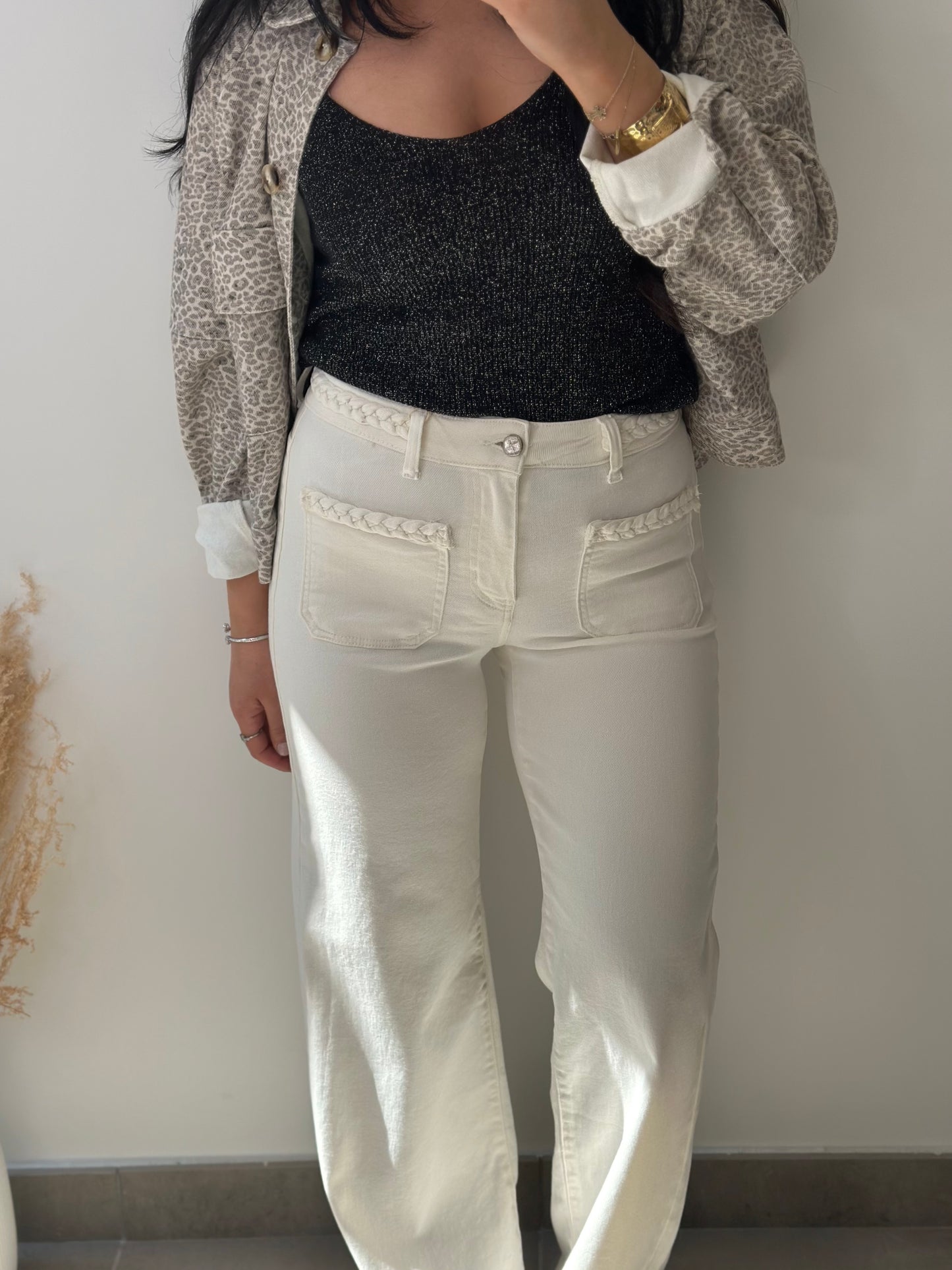 Jean couleur crème à détails tressés